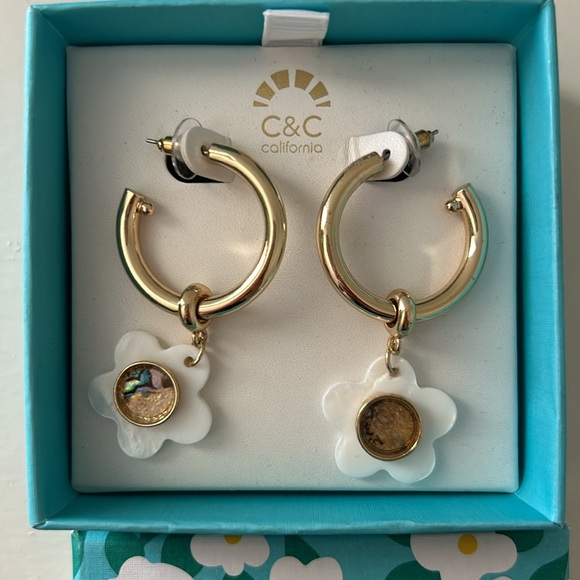 NWT C&C daisy & marble gold hoop earrings - Picture 1 of 2